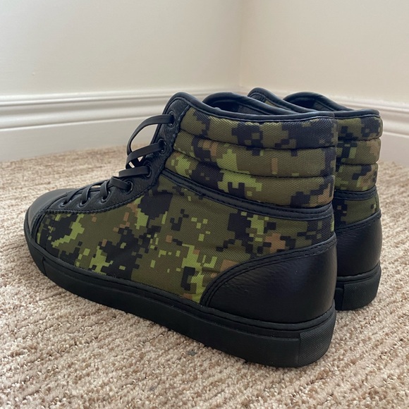 Sully Wong limited Canadian army camo sneakers - Picture 4 of 4
